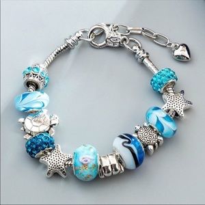 Gift idea Gorgeous sealife bangle bracelet BNWOT🎁